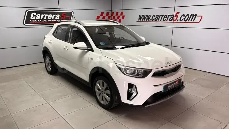 Usado Kia Stonic 100 CV (73 kW) 2022 Blanco SUV