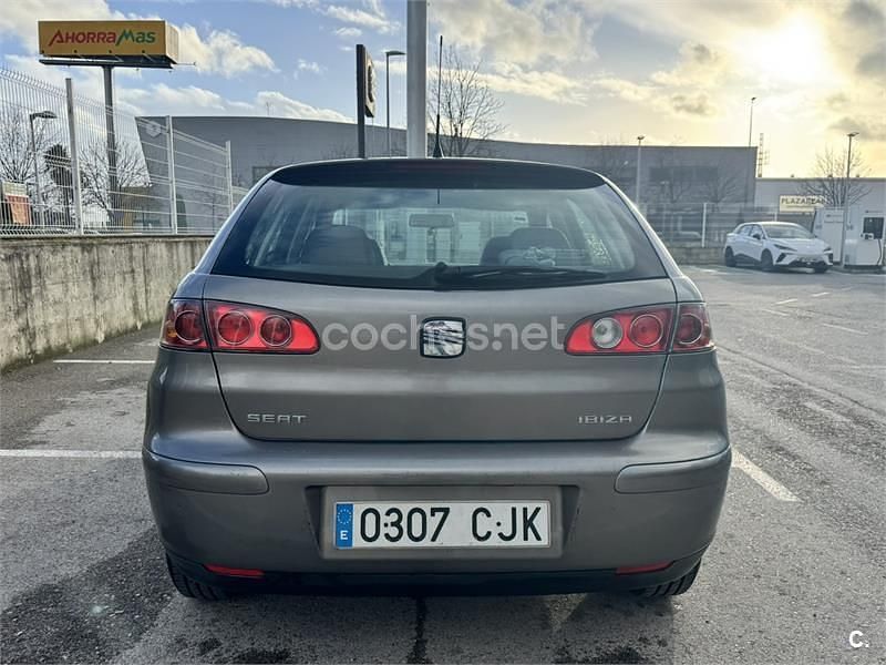 Usado Seat Ibiza 75 CV (55 kW) 2003 Gris / plata Utilitario