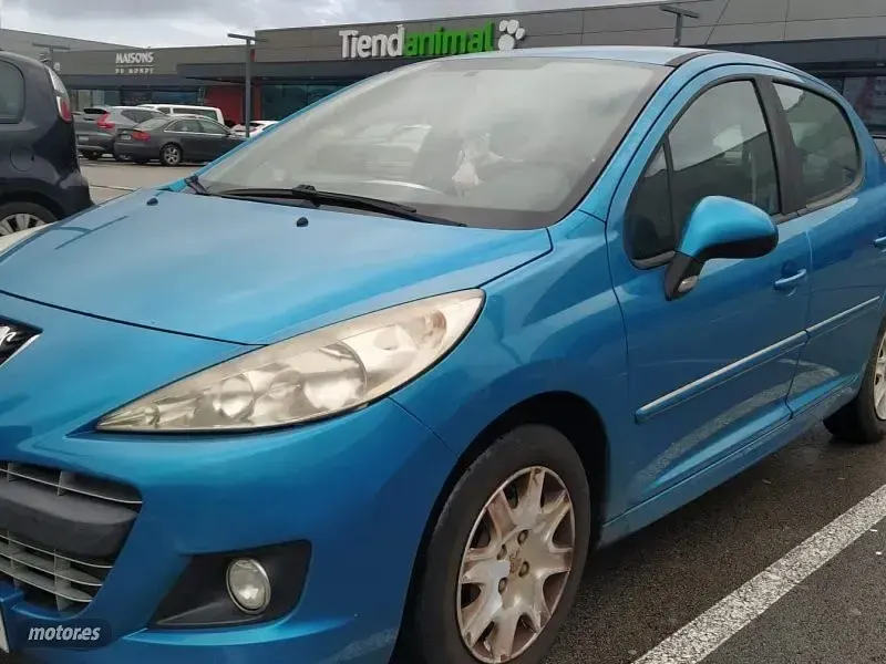 Usado Peugeot 207 92 CV (67 kW) 2011 Azul Berlina