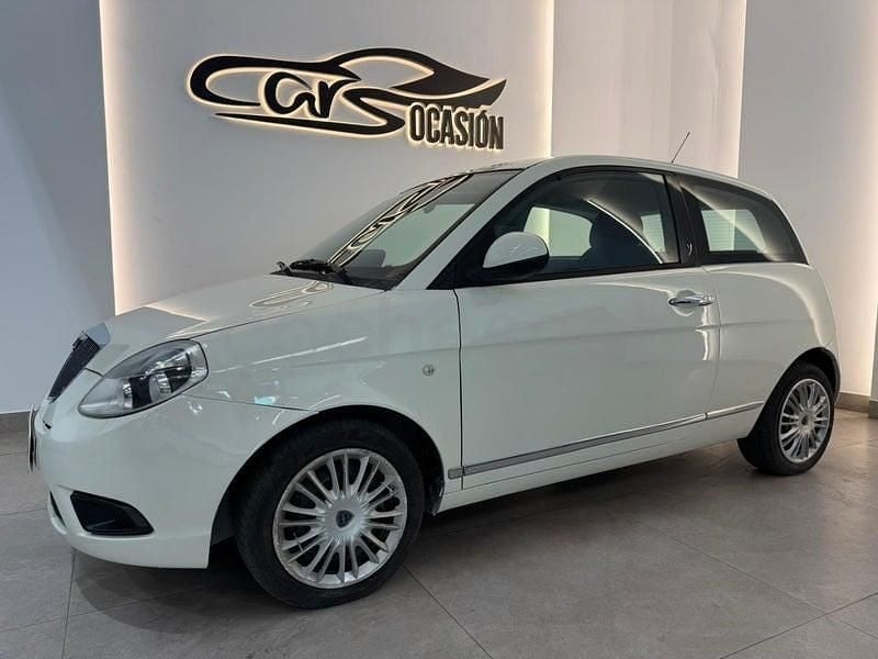 Usado Lancia Ypsilon Platinum 69 CV (50 kW) 2016 Blanco Utilitario
