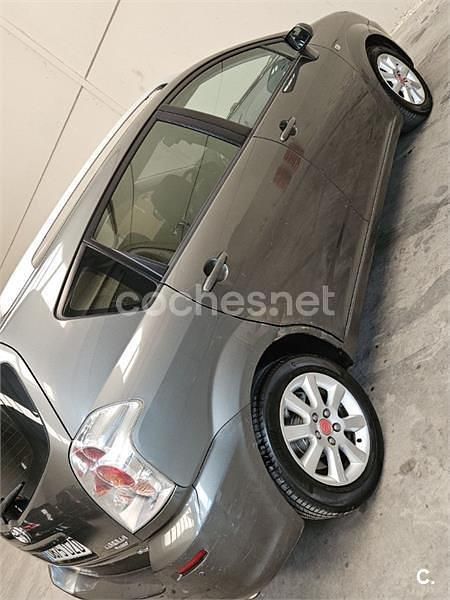 Usado Toyota Corolla Verso Sol 136 CV (100 kW) 2006 Beige Monovolumen