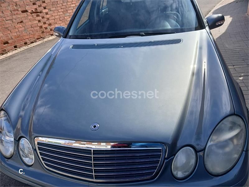 Usado Mercedes E220 Classic 150 CV (110 kW) 2004 Azul Berlina
