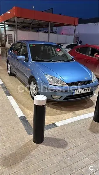 Usado Ford Focus Trend 100 CV (73 kW) 2002 Azul Berlina