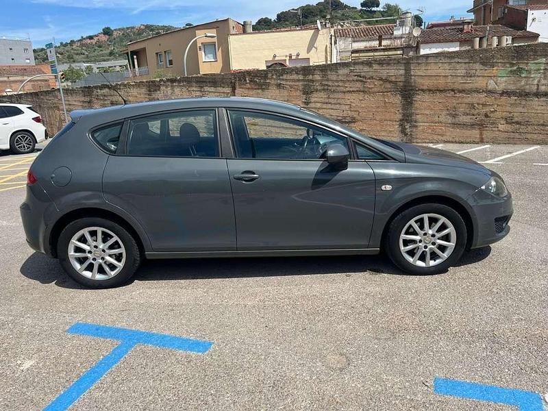 Usado Seat Leon Ecomotive 105 CV (77 kW) 2009 Gris Utilitario