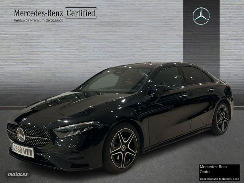Negro noche Usado 2024 Mercedes A180 AMG line Berlina | 30.900 € (Precio justo) - Imagen 1/4