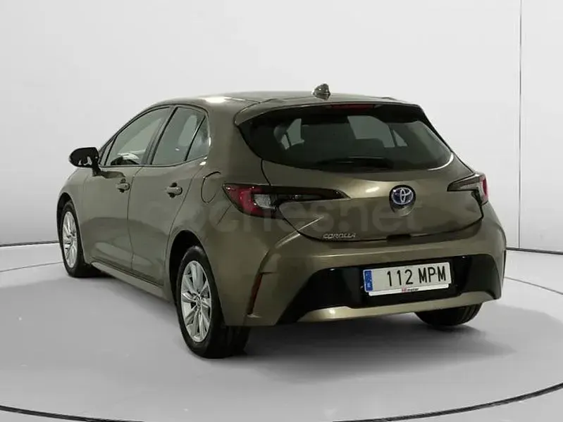 Usado Toyota Corolla Active 140 CV (102 kW) 2024 Blanco Berlina