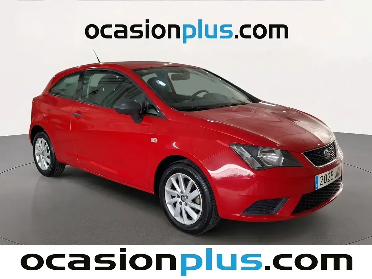 Usado Seat Ibiza Reference 75 CV (55 kW) 2015 Rojo Utilitario