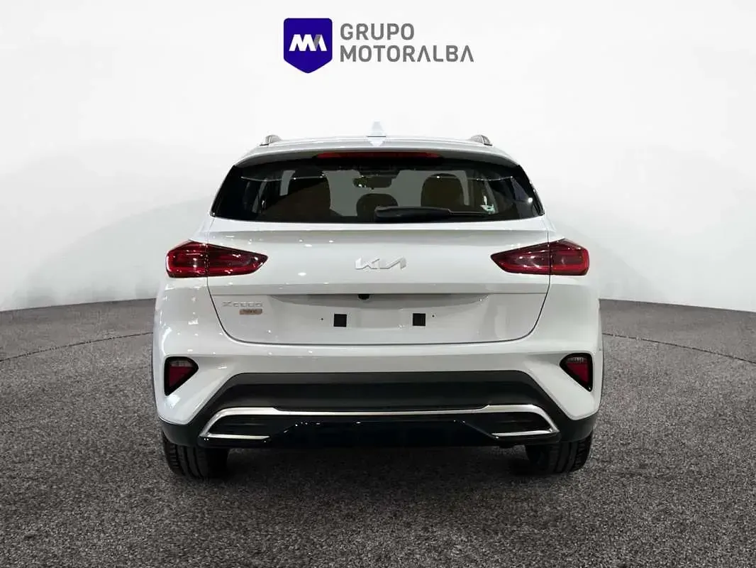 Usado Kia XCeed 140 HP (102 kW) 2025 Branco SUV