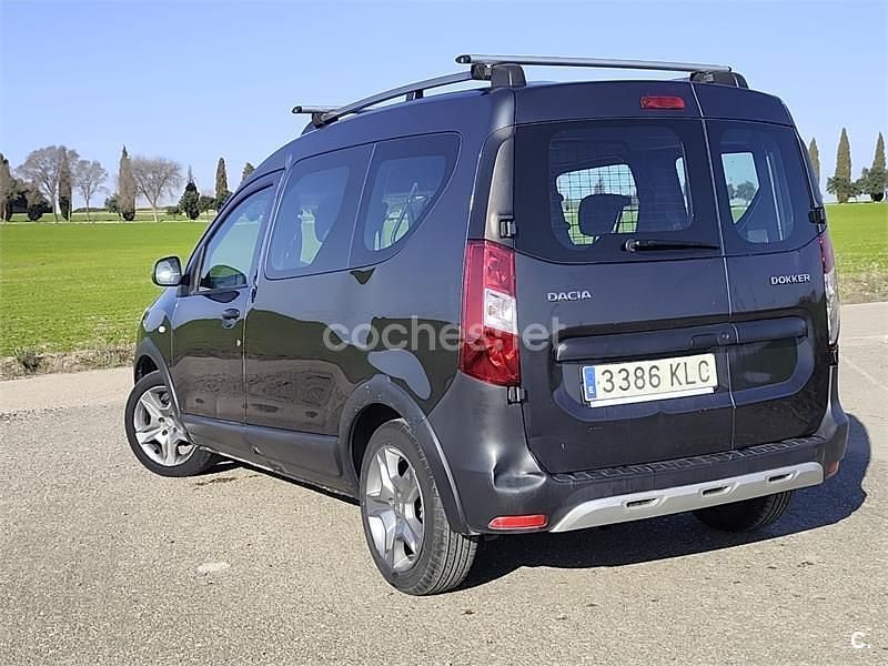 Usado Dacia Dokker Stepway 90 CV (66 kW) 2018 Gris / plata Monovolumen