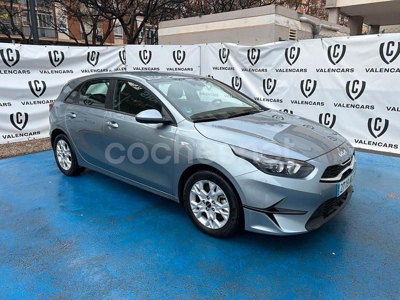 Gris / plata Usado 2024 Kia Ceed Utilitario | 17.700 € (Precio justo) - Imagen 1/4
