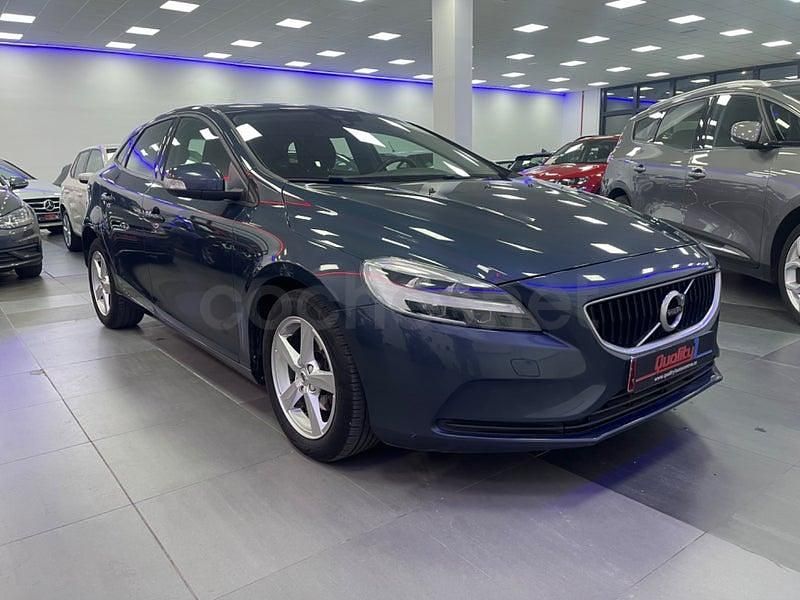 Usado Volvo V40 Kinetic 120 HP (88 kW) 2018 Azul Sedan