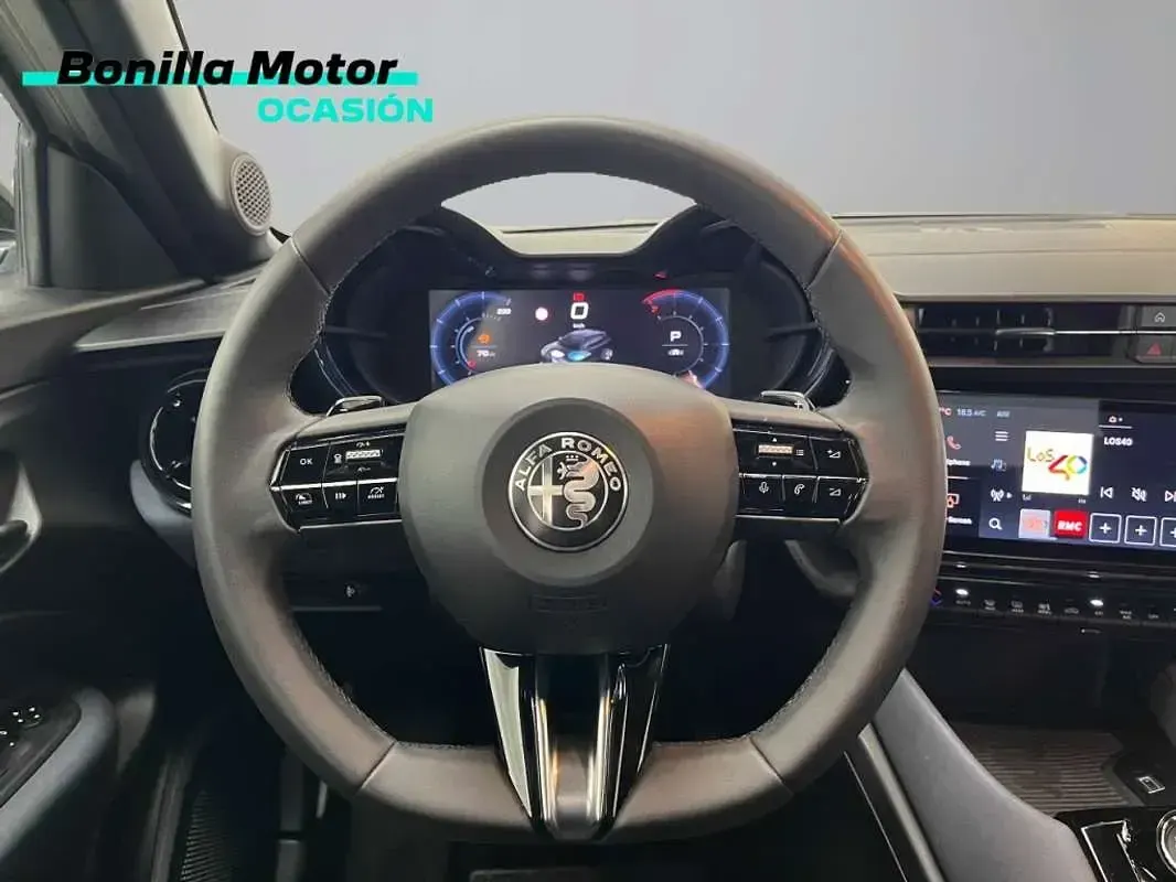 Usado Alfa Romeo Junior 136 CV (100 kW) 2025 Gris SUV