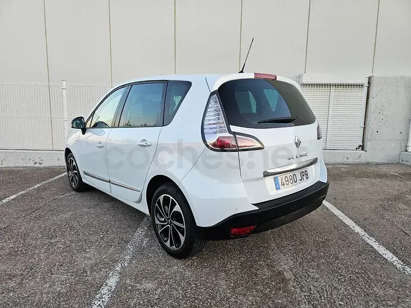 Usado Renault Scénic Bose Edition 130 CV (95 kW) 2016 Blanco Monovolumen