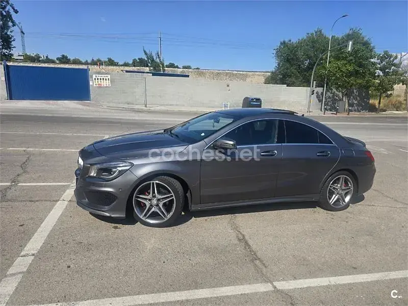 Usado Mercedes CLA200 AMG line 136 CV (100 kW) 2015 Gris / plata Coupe