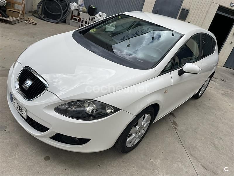 Usado Seat Leon Ecomotive 105 CV (77 kW) 2008 Blanco Berlina