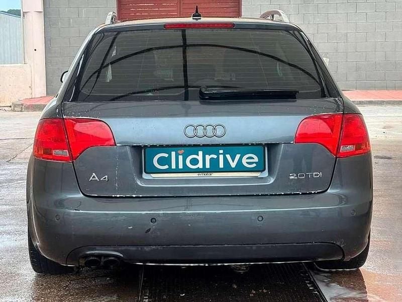 Usado Audi A4 Premium 140 CV (102 kW) 2006 Gris Familiar