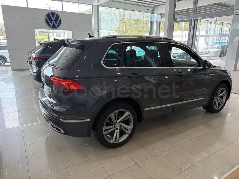 Usado VW Tiguan R-line 200 CV (147 kW) 2021 Gris / plata SUV