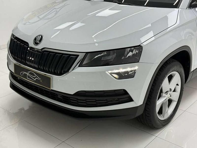 Usado Skoda Karoq Ambition 150 CV (110 kW) 2022 Blanco SUV