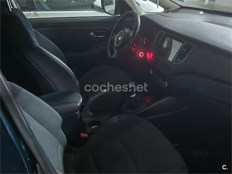 Usado Kia Carens 115 CV (84 kW) 2017 Azul Monovolumen