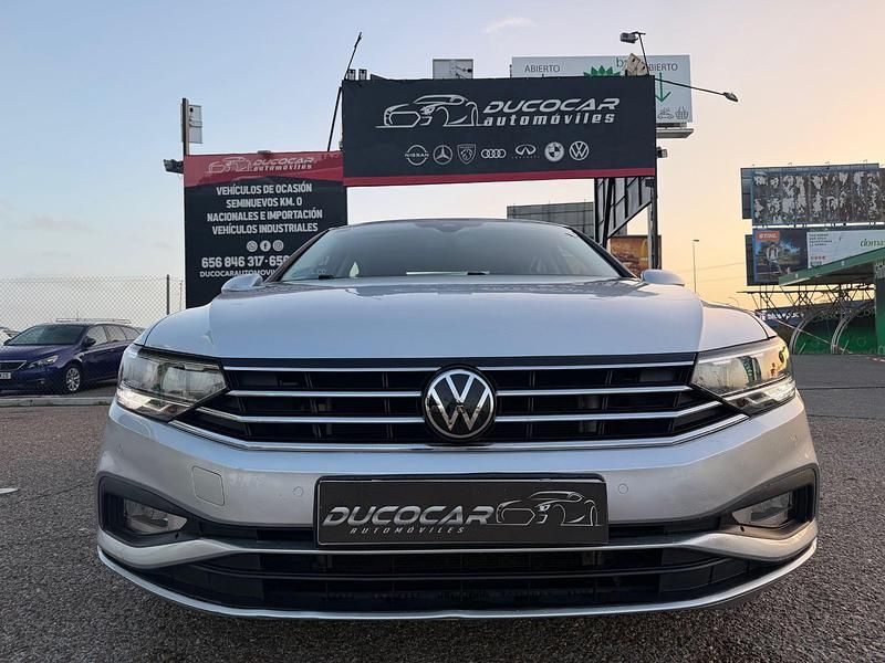 Usado VW Passat Business 150 CV (110 kW) 2022 Gris / plata Familiar