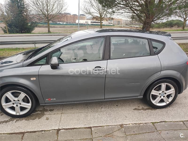 Usado Seat Leon Copa 90 CV (66 kW) 2012 Gris / plata Berlina