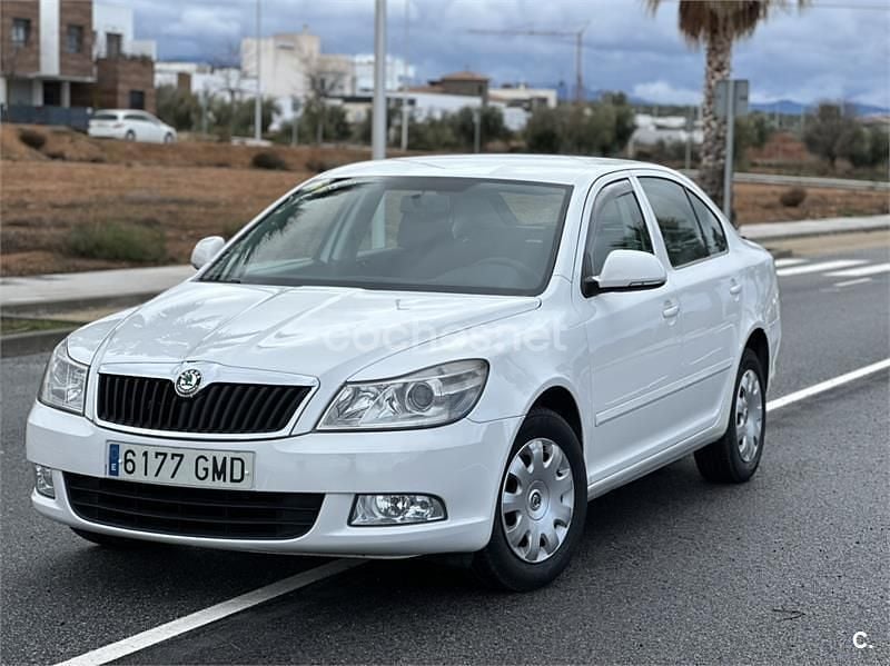 Blanco Usado 2010 Skoda Octavia Berlina | 3950 € (Precio justo) - Imagen 1/4