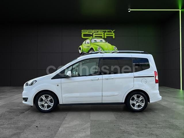 Usado Ford Tourneo Courier Trend 95 CV (69 kW) 2018 Blanco Monovolumen