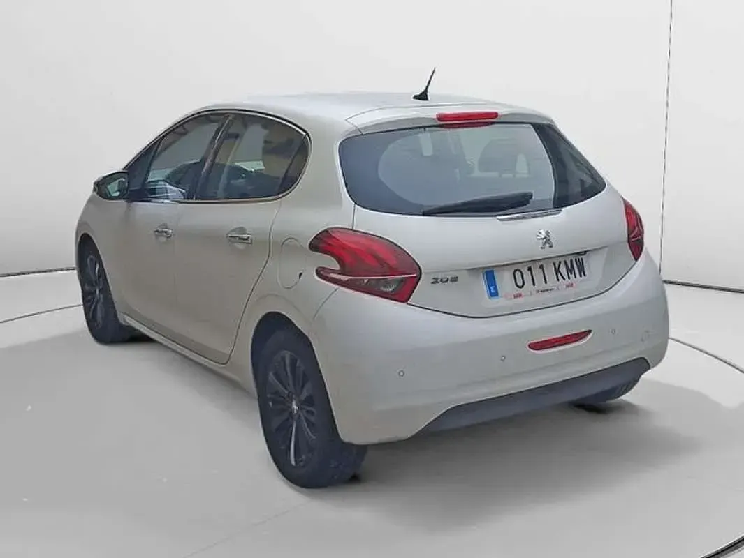 Usado Peugeot 208 Allure 110 CV (80 kW) 2018 Blanco Utilitario