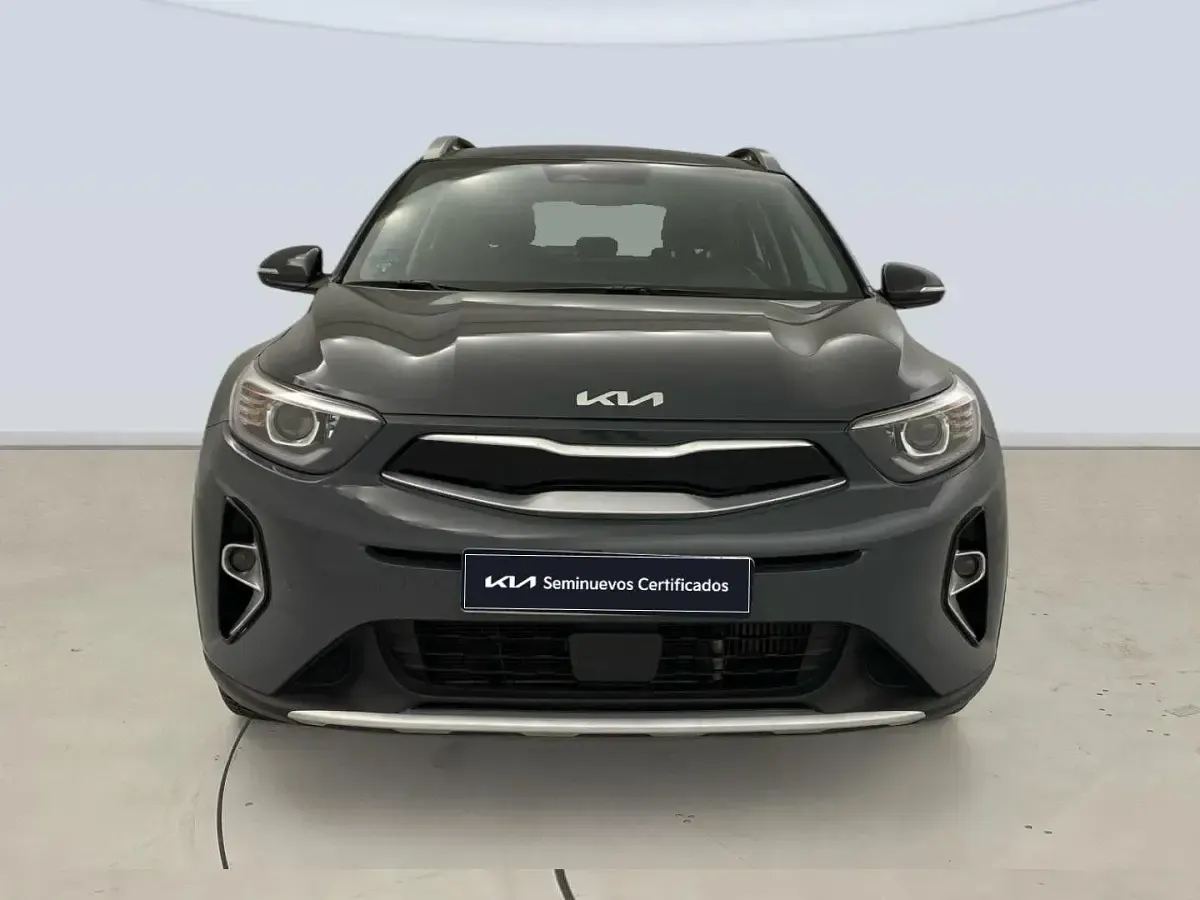 Usado Kia Stonic 101 CV (74 kW) 2022 Gris oscuro SUV