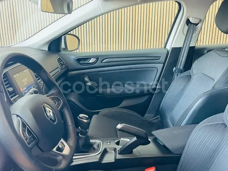 Usado Renault Mégane IV Business 115 CV (84 kW) 2020 Blanco Berlina