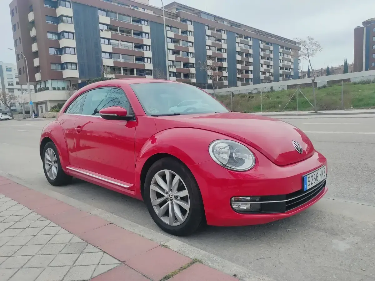 Usado VW Beetle 105 CV (77 kW) 2012 Rojo Utilitario