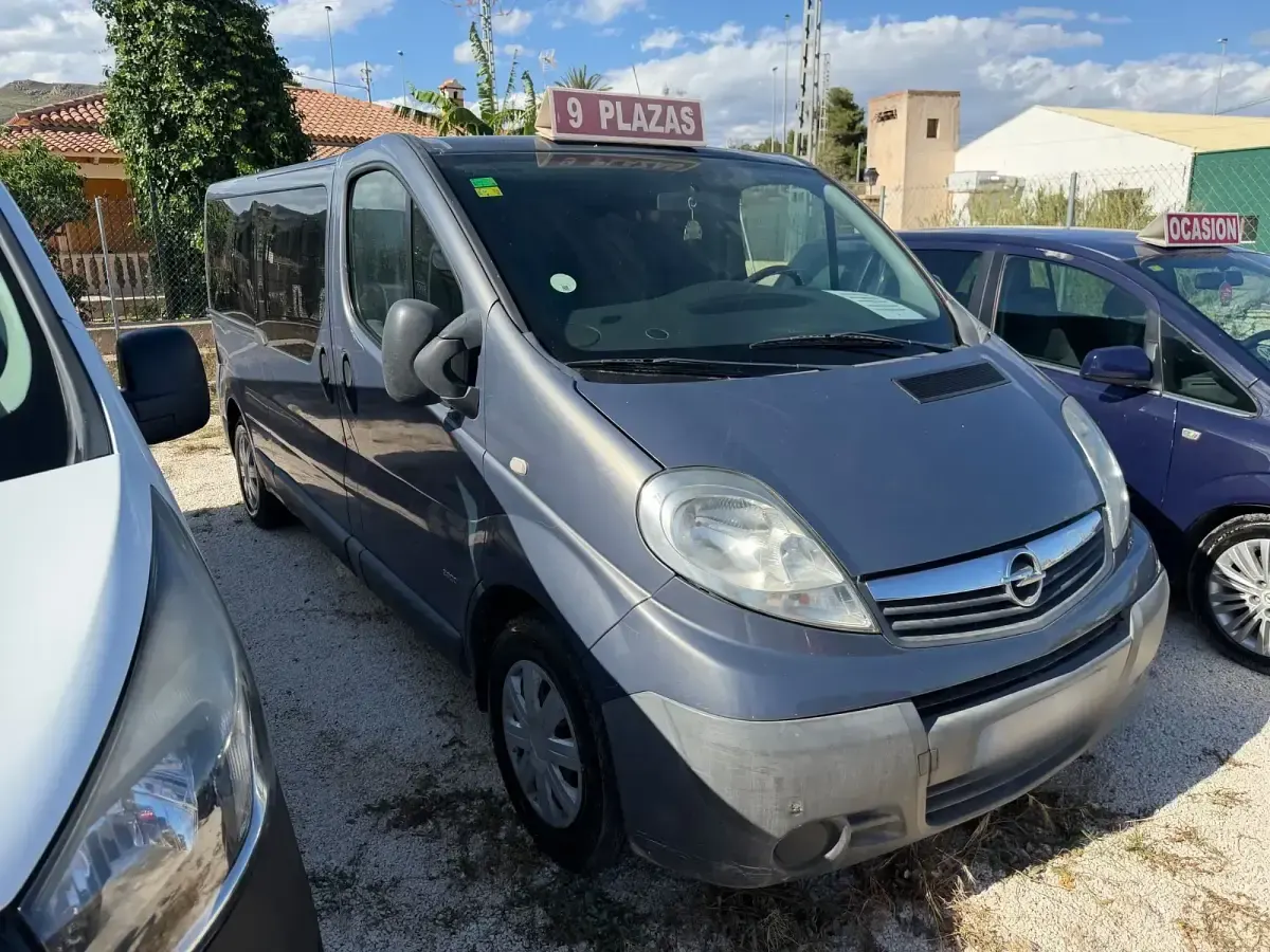 Usado Opel Vivaro Edition 114 CV (83 kW) 2013 Gris Monovolumen