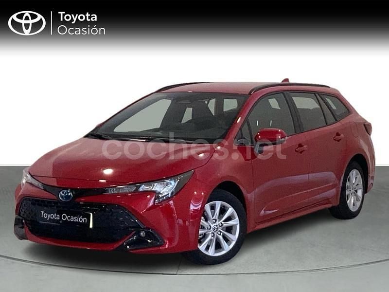 Rojo Usado 2025 Toyota Corolla Active Familiar | 28.499 € (Un poco caro) - Imagen 1/4