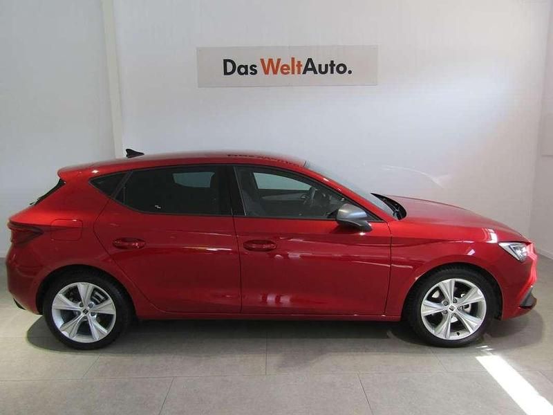 Usado Seat Leon FR 150 CV (110 kW) 2024 Rojo Utilitario