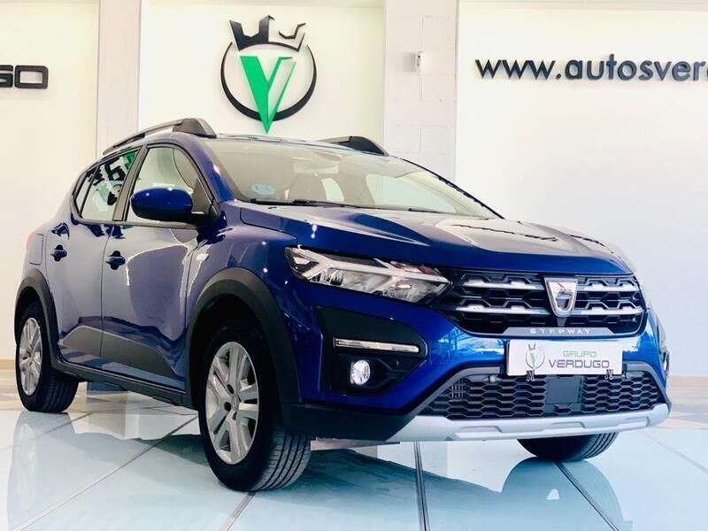 Usado Dacia Sandero Comfort 91 CV (66 kW) 2022 Azul Utilitario