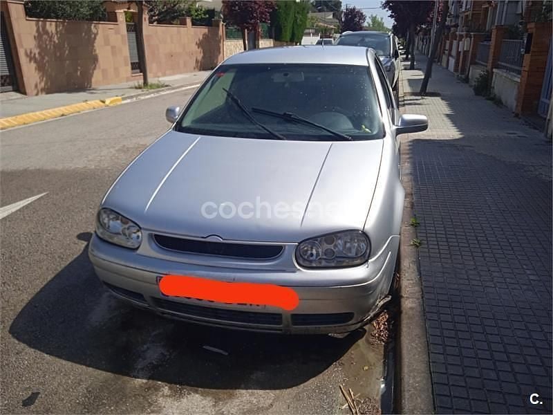Usado VW Golf IV Advance 110 CV (80 kW) 2001 Gris / plata Berlina