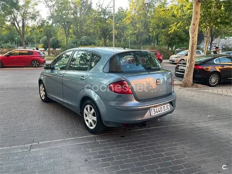 Usado Seat Toledo Stylance 105 CV (77 kW) 2005 Gris / plata Utilitario
