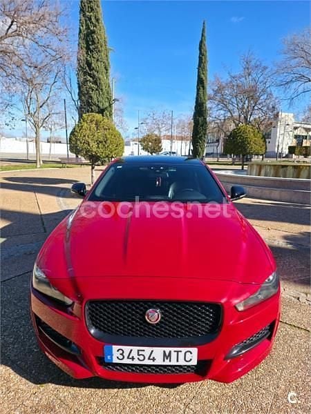 Usado Jaguar XE R-Sport 180 CV (132 kW) 2016 Rojo Berlina
