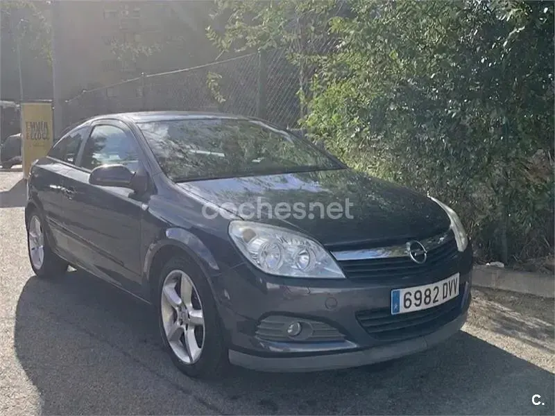 Usado Opel Astra GTC Sport 105 CV (77 kW) 2006 Azul Berlina