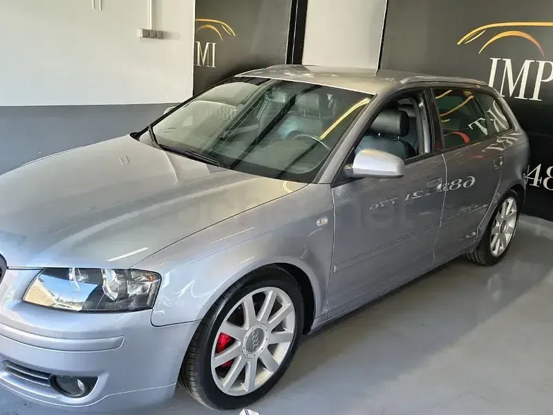 Usado Audi A3 Ambition 140 CV (102 kW) 2006 Gris / plata Utilitario