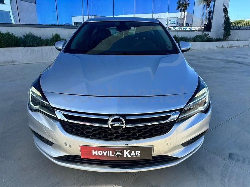 Usado Opel Astra Elegance 140 CV (102 kW) 2018 Gris / plata Berlina