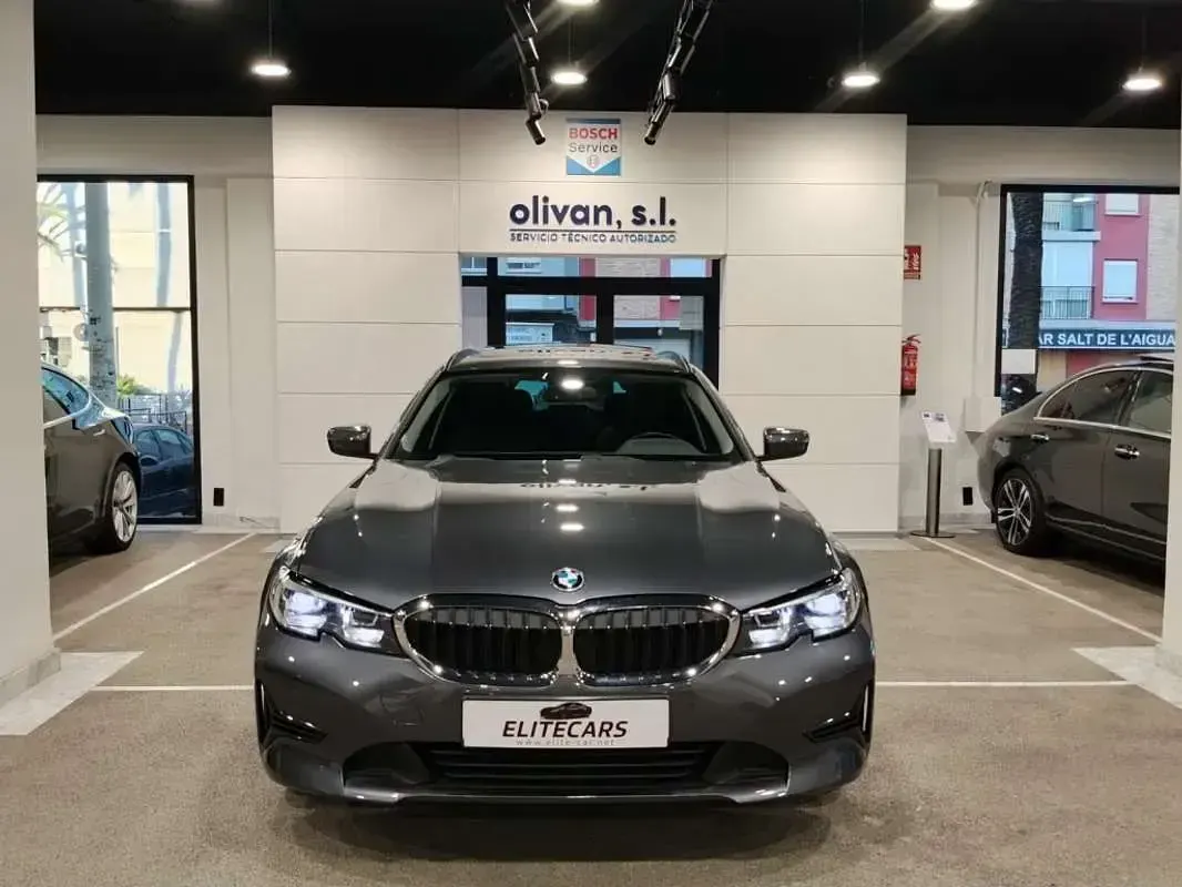 Usado BMW 318 Comfort Edition 150 CV (110 kW) 2022 Gris Familiar