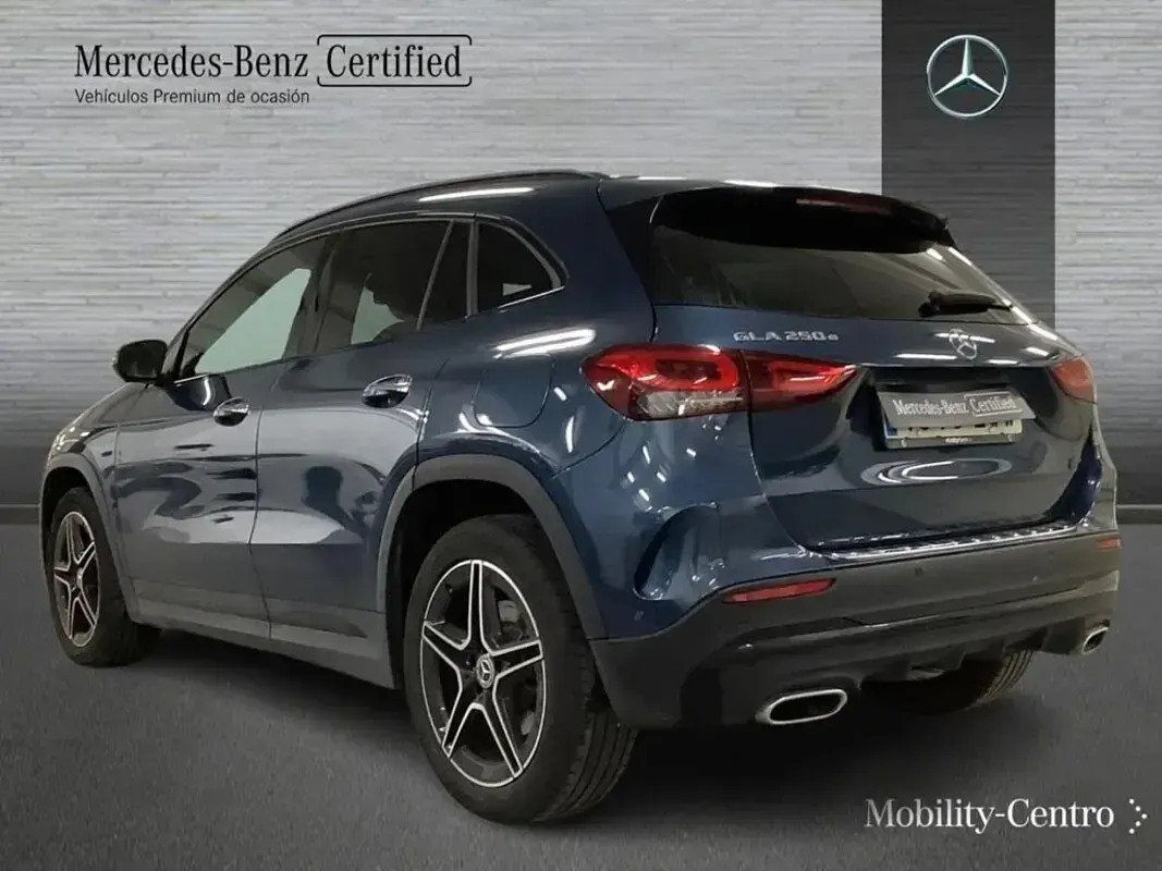 Usado Mercedes GLA250 AMG line 224 CV (164 kW) 2022 Denim blue  metallic paint SUV