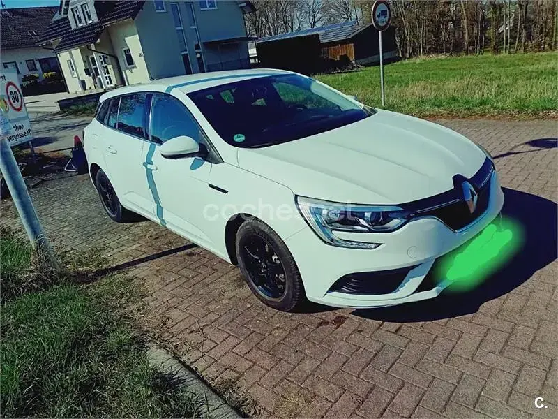 Usado Renault Mégane GrandTour Life 100 CV (73 kW) 2017 Blanco Familiar
