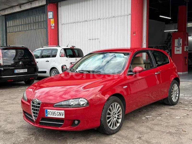 Rojo Usado 2009 Alfa Romeo 147 Utilitario | 3900 € (Precio justo) - Imagen 1/4
