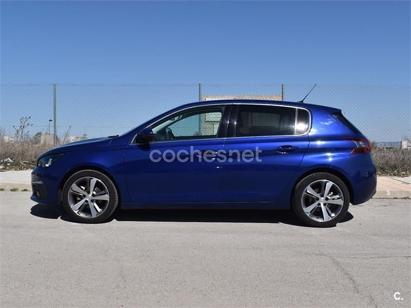 Usado Peugeot 308 Allure 130 CV (95 kW) 2018 Azul Berlina