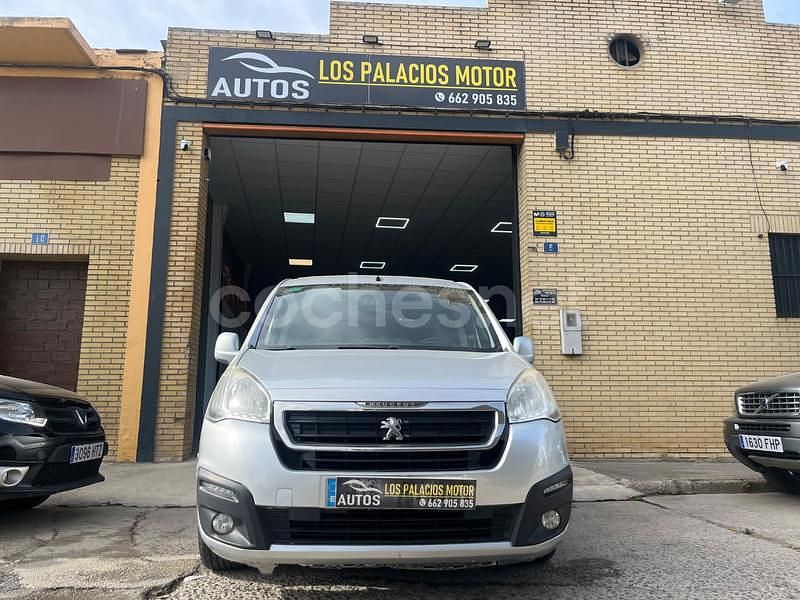 Gris / plata Usado 2016 Peugeot Partner Tepee Style Monovolumen | 7990 € (Super precio) - Imagen 1/4