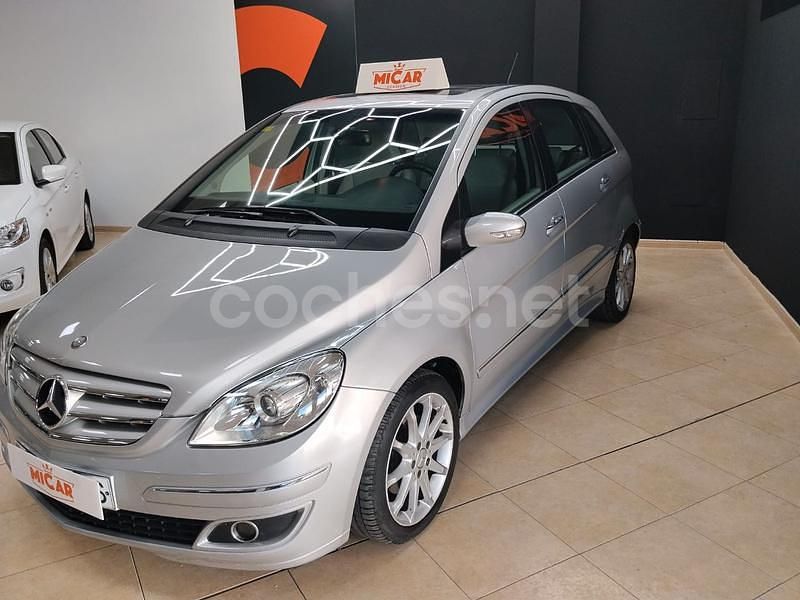 Usado Mercedes B200 140 CV (102 kW) 2007 Gris / plata Monovolumen