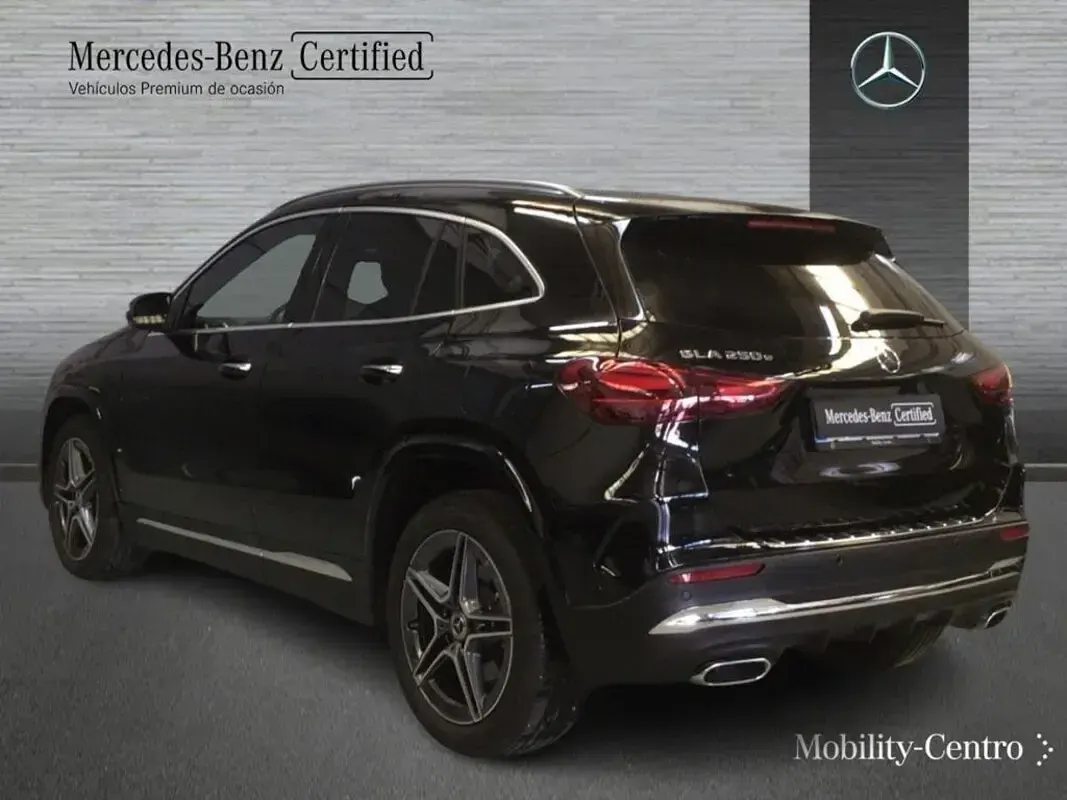 Usado Mercedes GLA250 163 CV (119 kW) 2025 Negro cosmos SUV