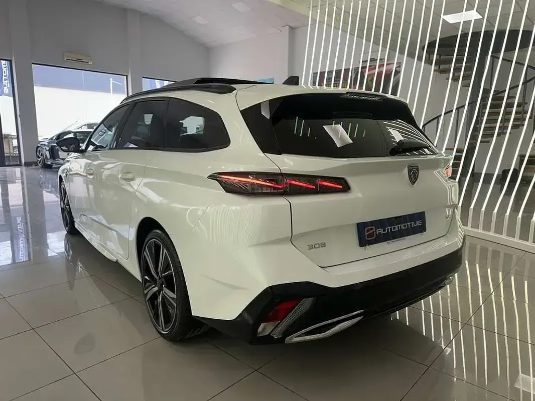 Usado Peugeot 308 SW GT 131 CV (96 kW) 2023 Blanco Familiar